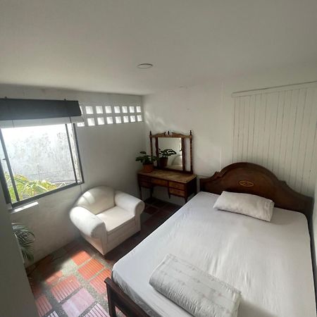 Hostal Casa Las Tias Medellín Dış mekan fotoğraf