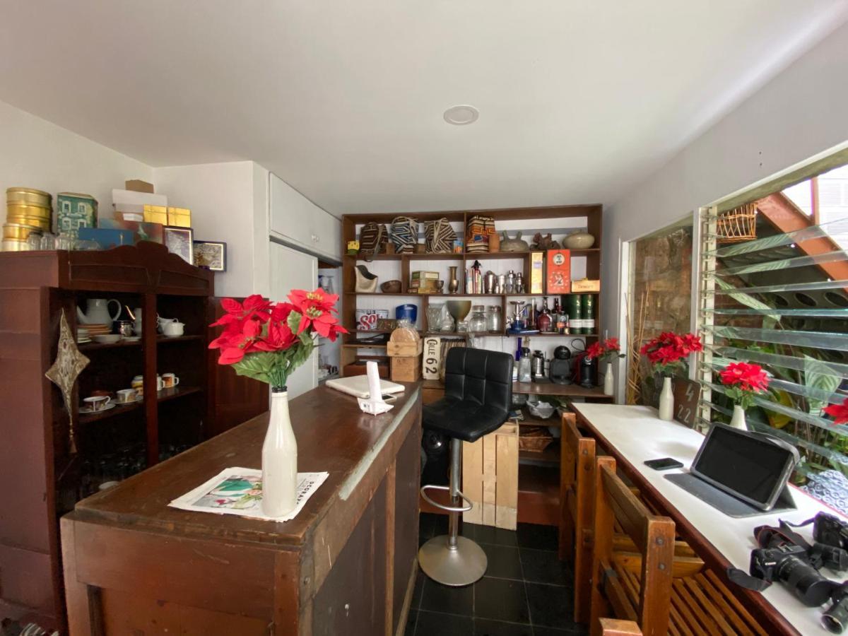Hostal Casa Las Tias Medellín Dış mekan fotoğraf
